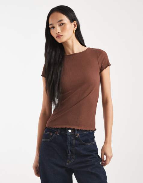 New Look - Brun T-shirt med bølgekant og babylock-syninger - view 1