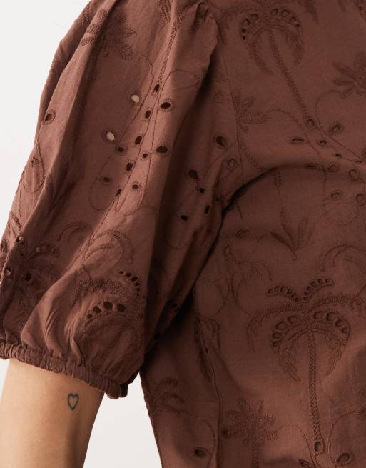 New Look – Brun t-shirt med puffärmar och utskuret palmmönster, 4 av 4