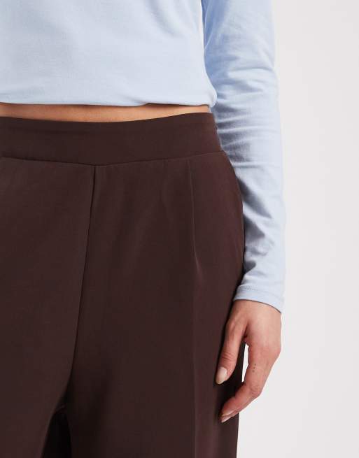 New Look – Bruna, figursydda byxor i dra på-modell med vida ben, 4 av 5