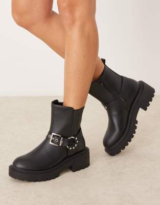 New Look buckle biker chelsea boot in black