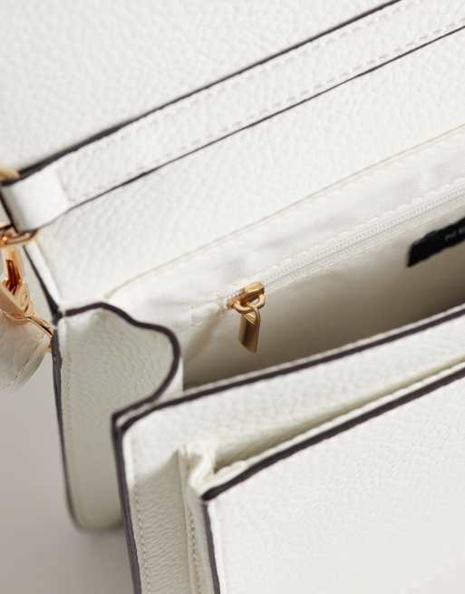 New Look buckle detail shoulder bag in white, 3 of 4