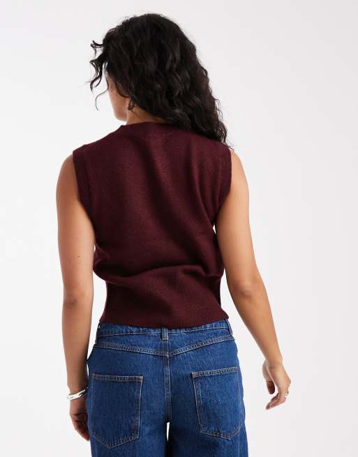 New Look button crew neck knitted waistcoat in burgundy, 3 of 4