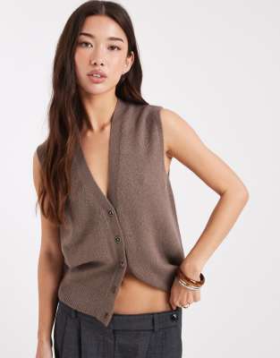New Look New Look button down knitted waistcoat in mink-Neutral
