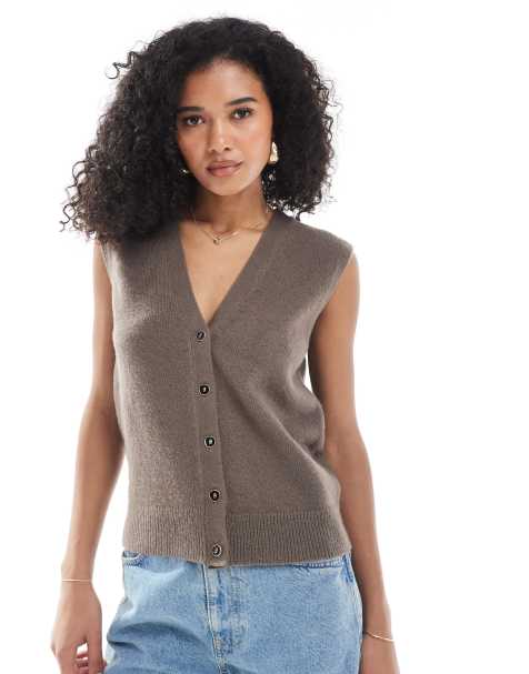 New Look button down knitted waistcoat in mink - view 1