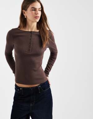 New Look button down long sleeve top in brown