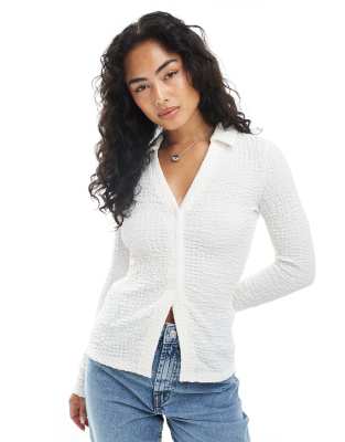 New Look New Look button down texture top in cream-White