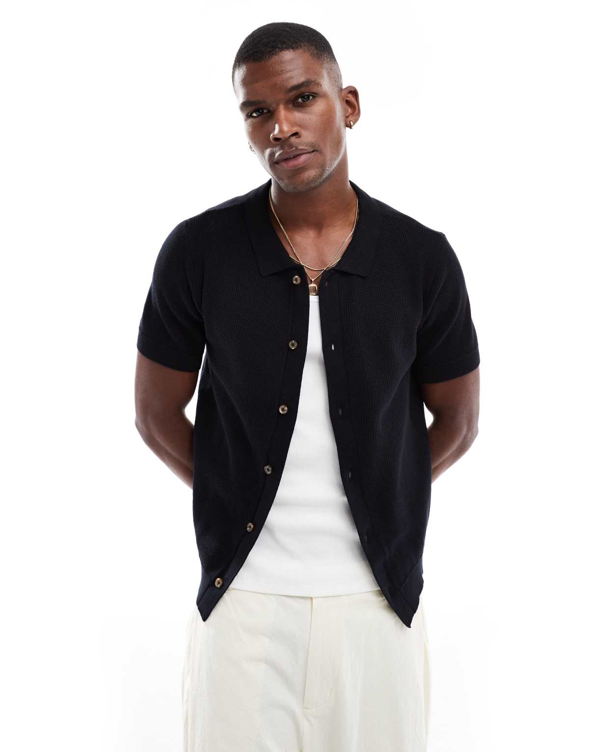 New Look buttoned down ribbed knit shirt in black