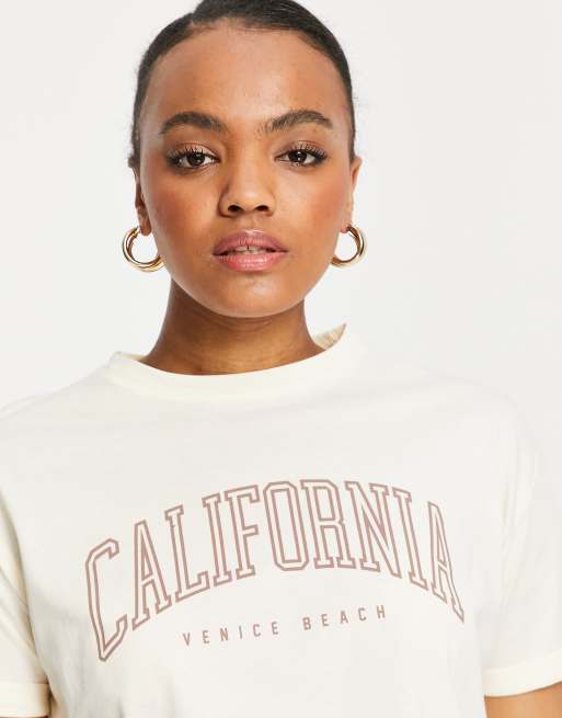 New Look - California - Boxy T-shirt met varsity-logo in camel, 3 van 4