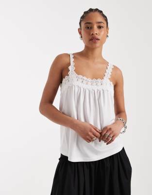 Camisole in Weiß mit eckigem Ausschnitt und Spitzenborte Weiß 36