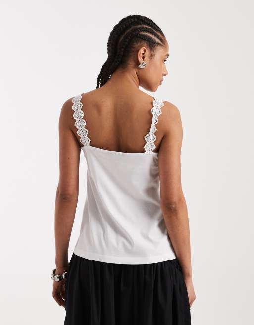 New Look – Camisole in Weiß mit eckigem Ausschnitt und Spitzenborte, 4 von 4