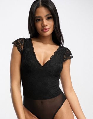New Look cap sleeve lace body in black