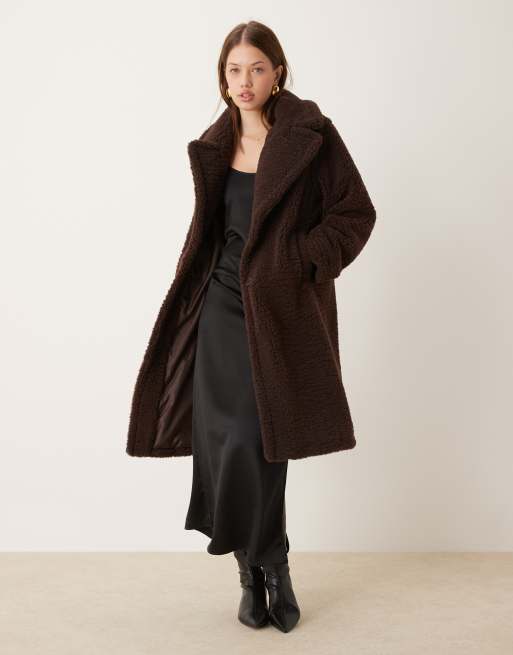 New Look - Cappotto taglio lungo color cioccolato in pile borg
