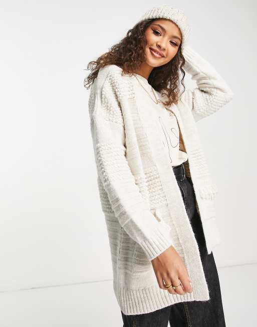 New Look - Cardigan taglio lungo in maglia con frange color crema