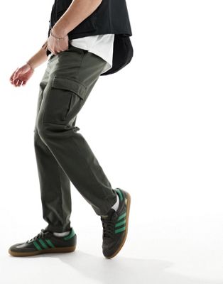 New Look cargo trousers in khaki-Green