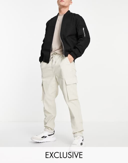 New Look – Cargohose aus Cord in Stein mit elastischem Bund
