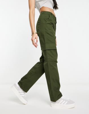 New Look - Cargohose in Khaki mit schmalem Schnitt-Grün