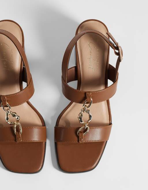 New Look chain strap detail block heeled sandals in tan, 3 of 4