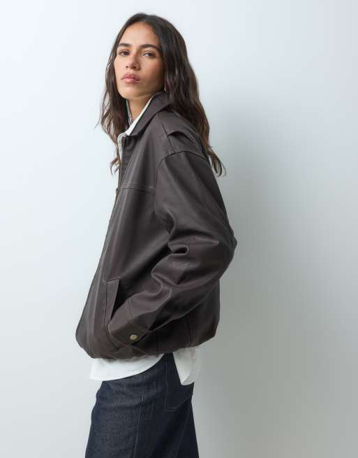 New Look chaqueta oversize efecto piel lavada en marrón oscuro, 4 de 4