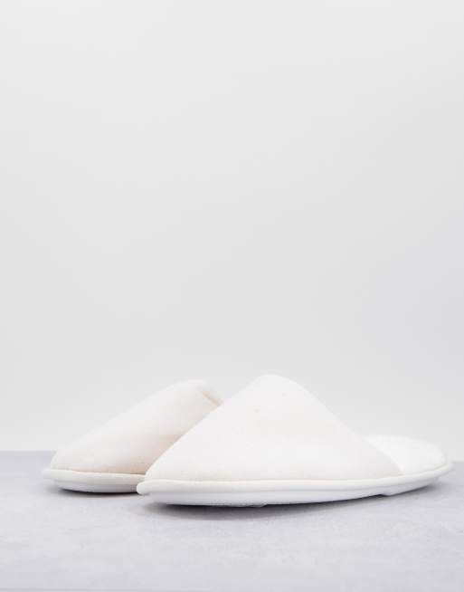 New Look - Chaussons style mules en daim avec finitions en fausse fourrure - Blanc cassé