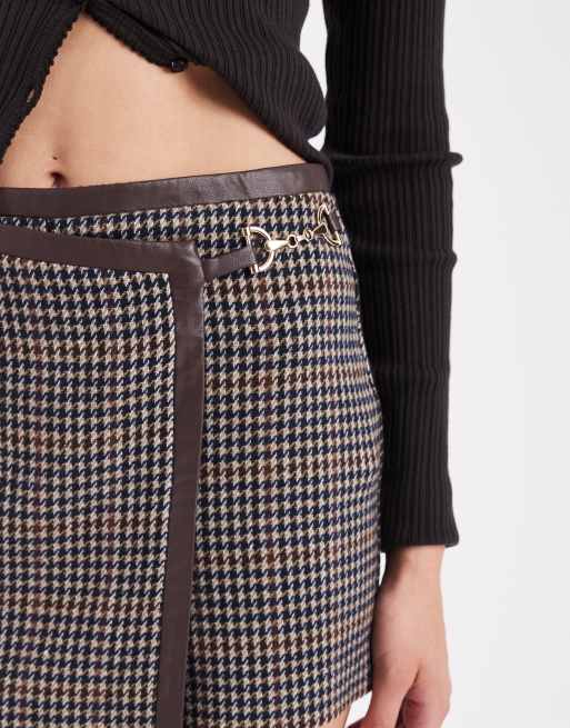 New Look check wrap mini skort in brown, 3 of 5