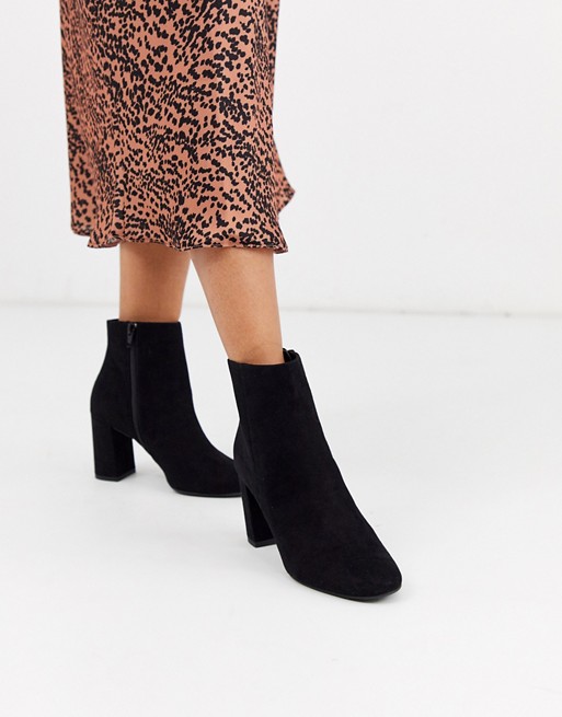 New Look chelsea heeled round toe boot in black