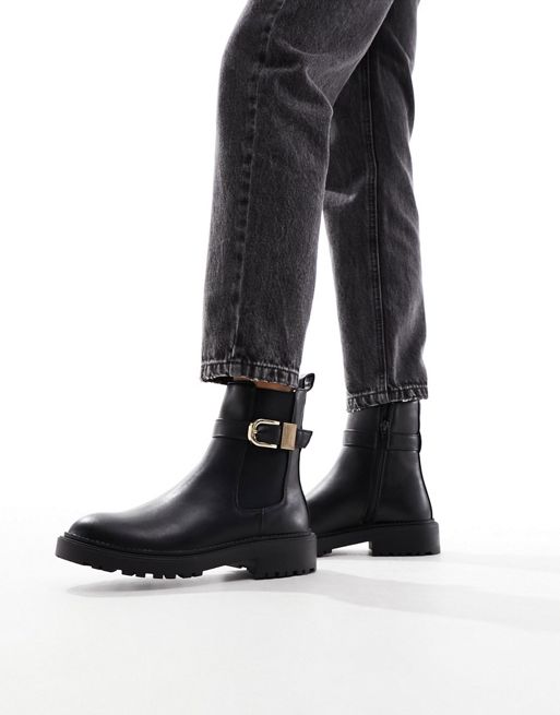 New Look – Chelsea-Stiefel in Schwarz mit Metalldetail