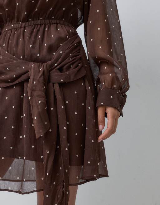 New Look chiffon belted sash detail mini dress in brown polka dot, 3 of 5