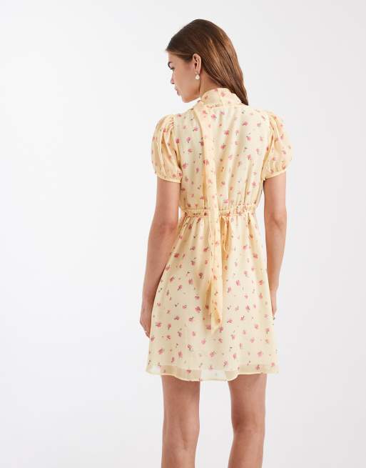 New Look – Chiffon-Minikleid in Gelb mit Schal-Detail und Blümchenmuster, 4 von 4