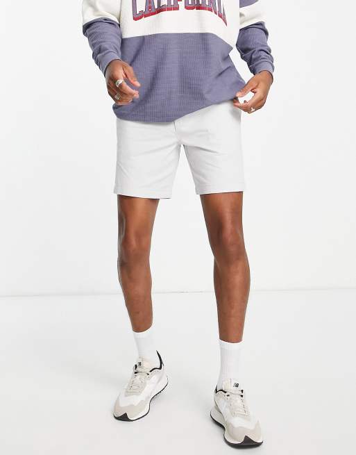 New Look – Chinoshorts mit schmalem Schnitt in Hellgrau