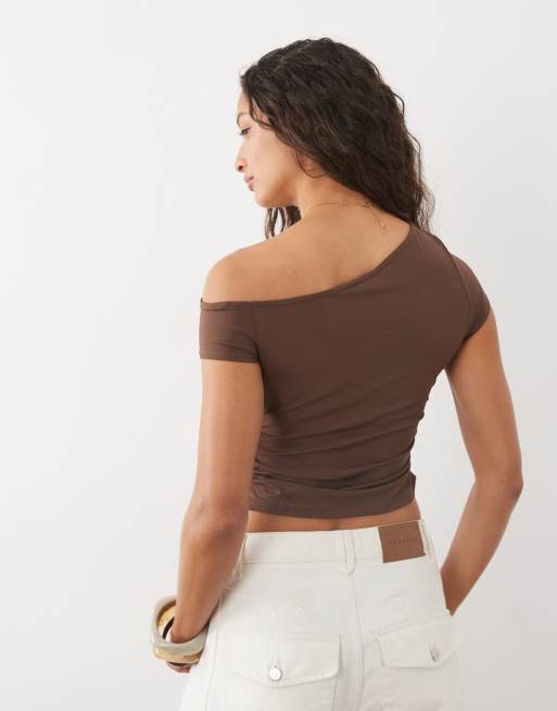 New Look – Chokladbrun topp i polyamid med sänkt axelsöm, 2 av 4