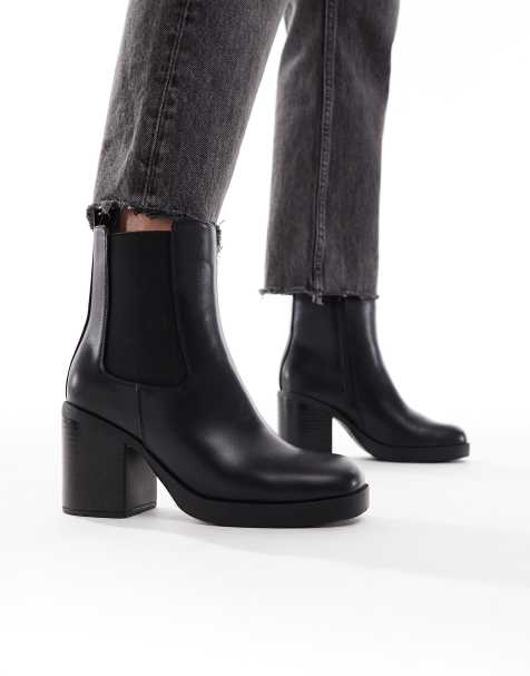 New Look chunky chelsea boots in black - view 1