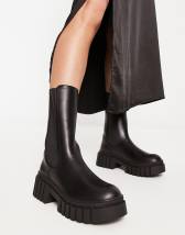 New Look chunky flat boots with cleated sole in black - view 1