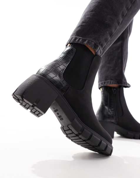 New Look chunky heeled chelsea boots in black - view 1