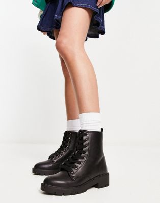 New Look chunky lace up boot in black