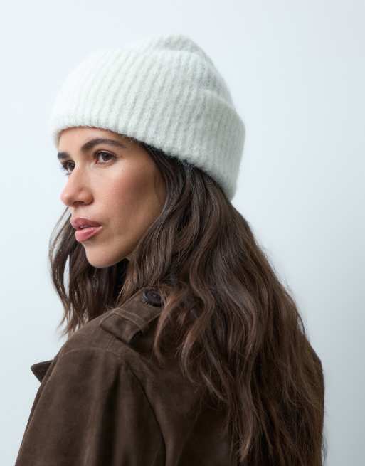 New Look chunky ribbed beanie hat in cream, 3 of 3