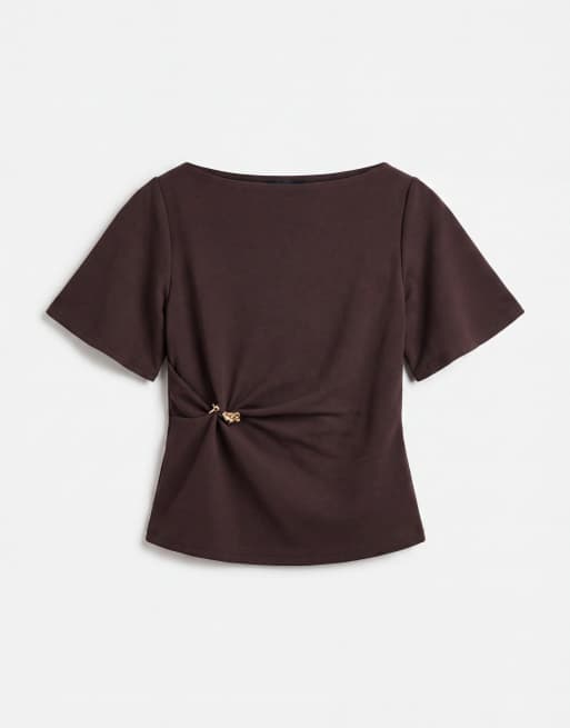 New Look cinched tee with gold trim detail in brown, 5 of 8