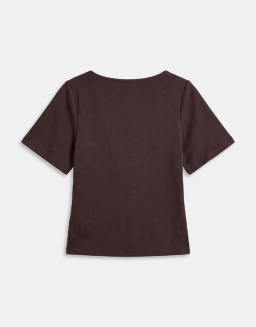 New Look cinched tee with gold trim detail in brown, 6 of 8