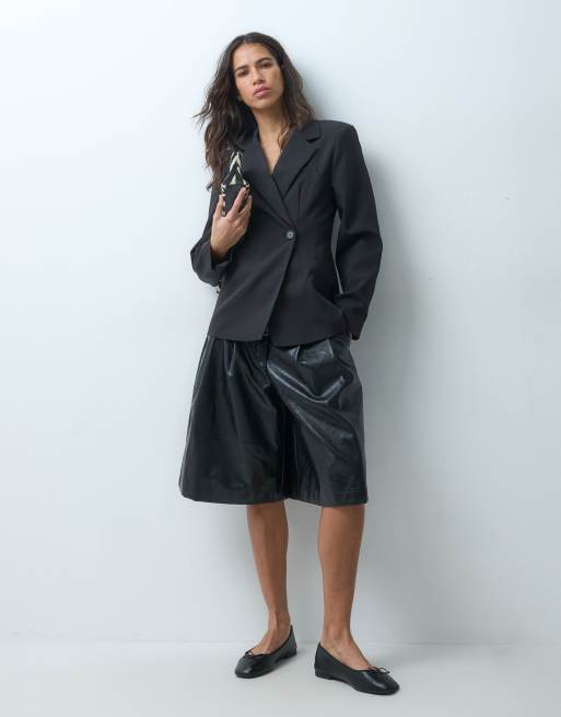 New Look cinched waist power shoulder blazer in black, 4 of 5