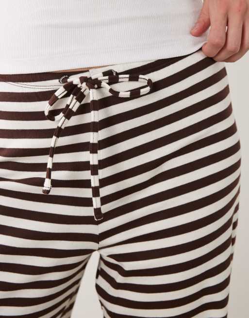 New Look co-ord con pantaloni a gamba larga a righe marroni, 4 di 5