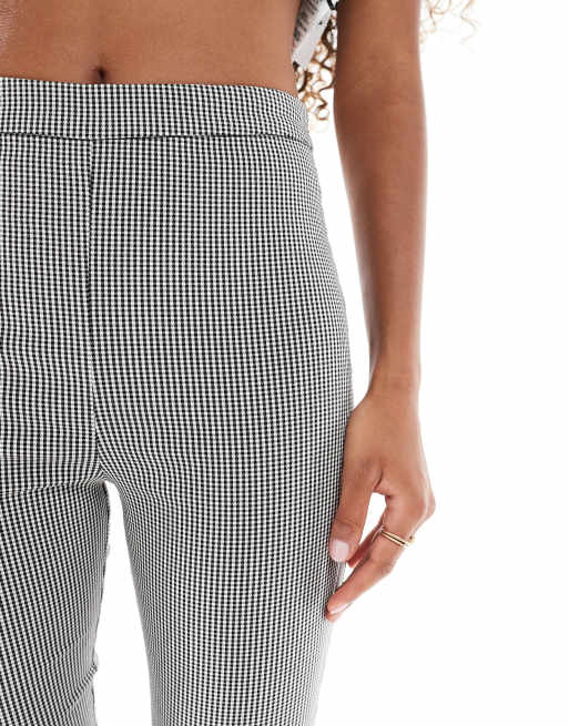 New Look co-ord gingham capri trousers in black, 4 of 5