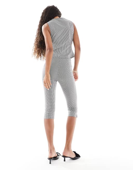 New Look co-ord gingham capri trousers in black, 5 of 5