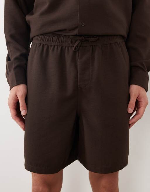New Look co-ord linen look pull on shorts in brown, 4 of 5