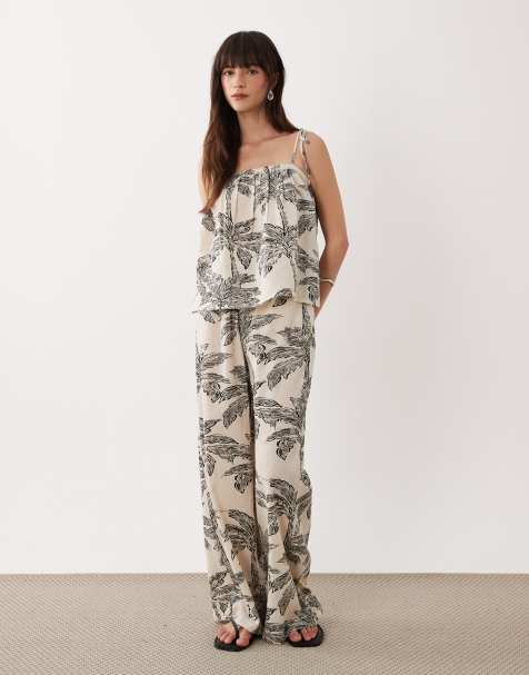 New Look co-ord mono palm print beach cami & trousers in cream pattern - view 1