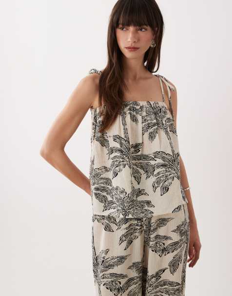 New Look co-ord mono palm print beach shell top in cream pattern - view 1