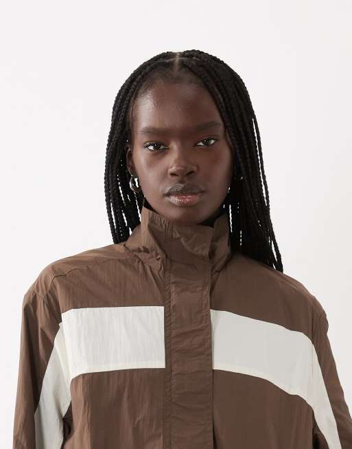New Look colour block techy windbreaker funnel jacket in brown, 3 of 4