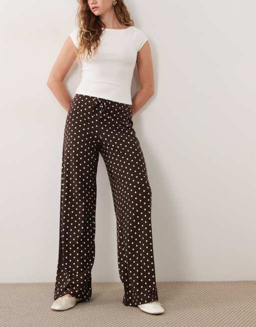 New Look conjunto de pantalón de pernera ancha con lunares marrones, 2 de 5