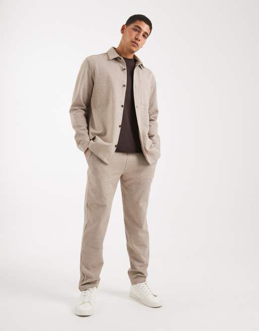 New Look - Coordinato con camicia giacca e pantaloni in maglia piqué color pietra