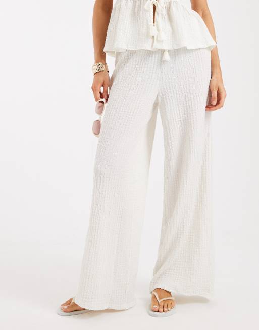 New Look - Coordinato con gilet stile peplo e pantaloni color crema testurizzato