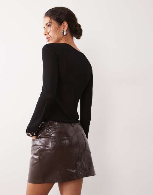 New Look cracked vinyl mini skirt in dark brown, 4 of 5