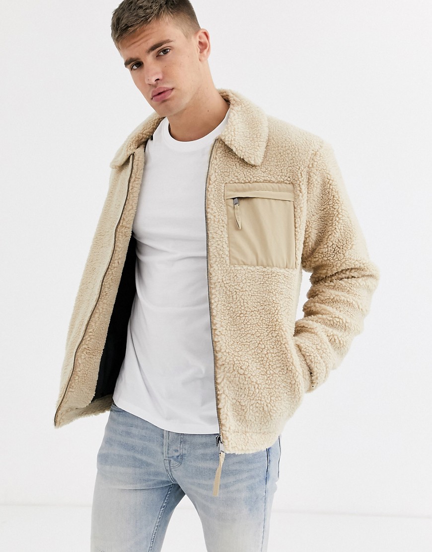 New Look – cremefarvet jakke med kontrastlommer og krave i imiteret lammeskind-Beige